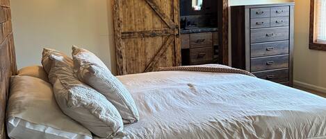 3 عدّة غرف نوم ومكواة/لوح كي وواي فاي وملاءات أسرّة