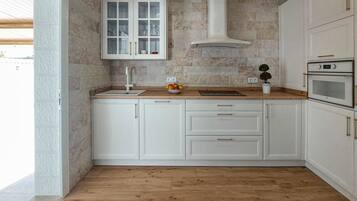 Frigorífic, placa de cuina i rentaplats