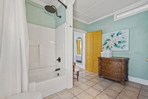 Suite, vue établissement | Salle de bain