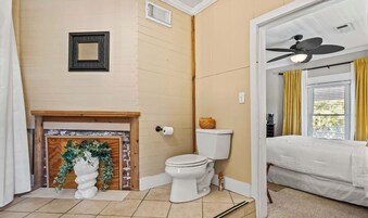 Suite, vistas al patio | Baño