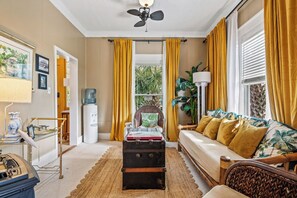 Living area - The Old Carrabelle Hotel (Carrabelle)