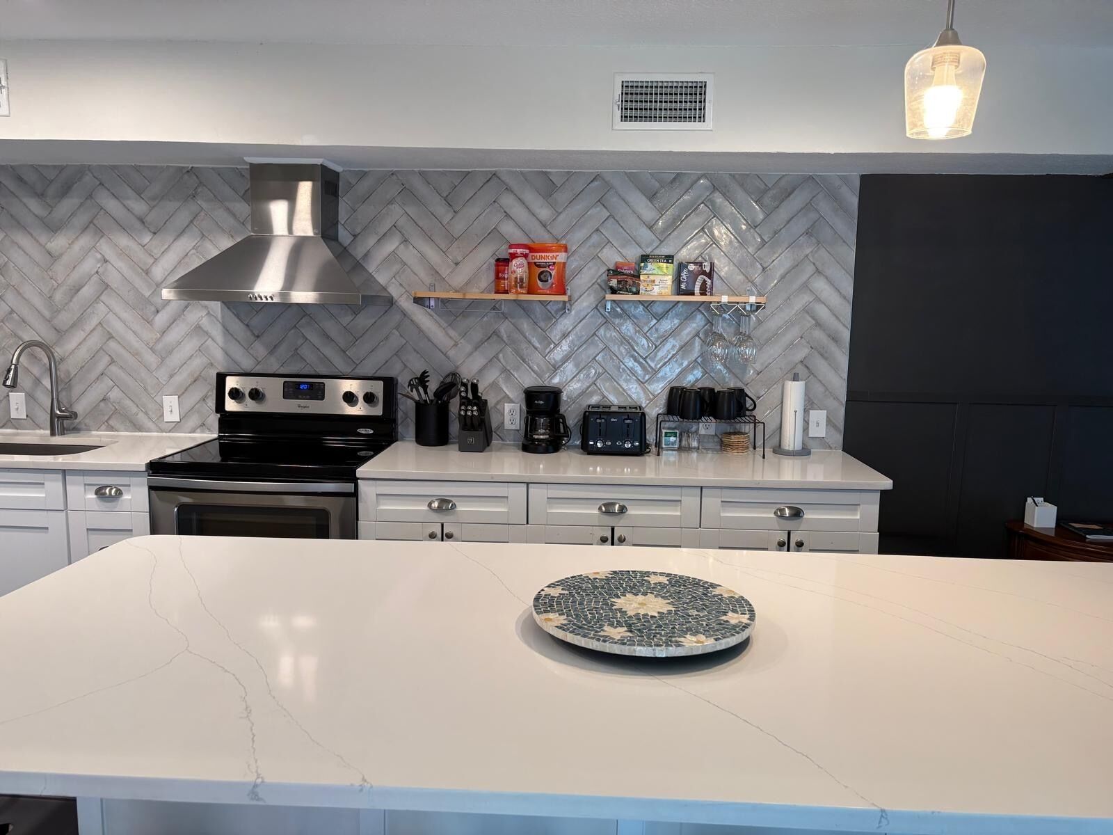 Microondas, horno, placa de cocina