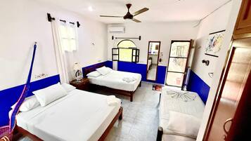 Estudio familiar, vista al jardín | Decoración personalizada, muebles diferentes y wifi gratis