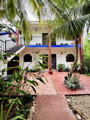 Exterior detail - La Casa Del Arbol (Valladolid)