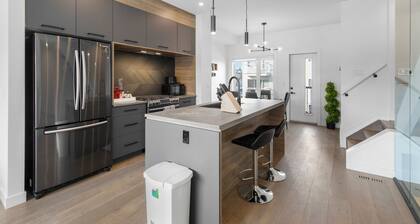 Luxury 3bdrm home near Roger centre