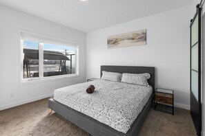 3 makuuhuonetta, silitysrauta/-lauta, ilmainen Wi-Fi, vuodevaatteet