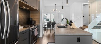 Luxury 3bdrm home near Roger centre