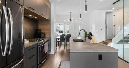 Luxury 3bdrm home near Roger centre