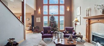 8,500 sq.ft. Luxurious River/Mountain View house