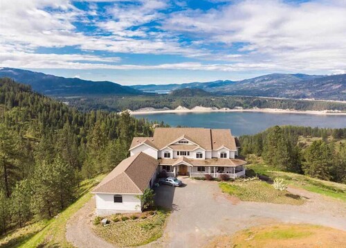 8,500 sq.ft. Luxurious River/Mountain View house