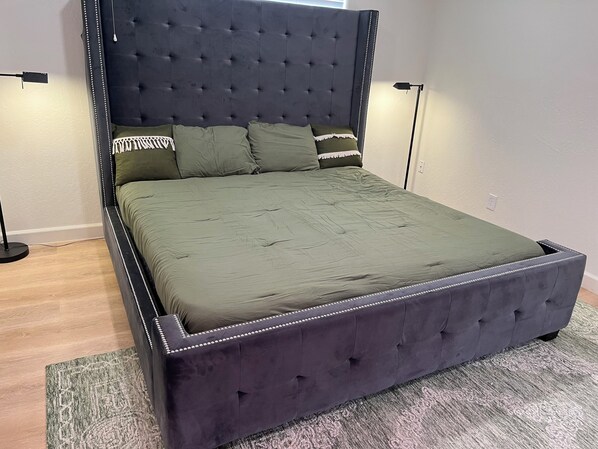 2 Schlafzimmer, Schreibtisch, Bügeleisen/Bügelbrett, WLAN