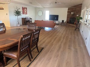 Interior - Charming 2-bedroom ranch house in brilliant Scottsdale with AC/ (Scottsdale)