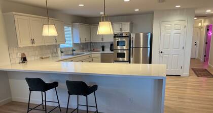 Charming 2-bedroom ranch house in brilliant Scottsdale with AC/