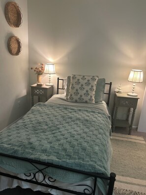 1 bedroom, iron/ironing board, WiFi, bed sheets - Charming bed & breakfast in marvelous Vero Beach with AC (Vero Beach)