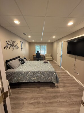 2 habitaciones, escritorio, tabla de planchar con plancha y wifi gratis 