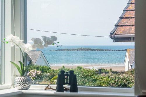 Swn y Mor - sleeps 6 guests  in 3 bedrooms