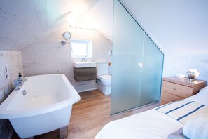 3 soverom, skrivebord, wi-fi og sengetøy