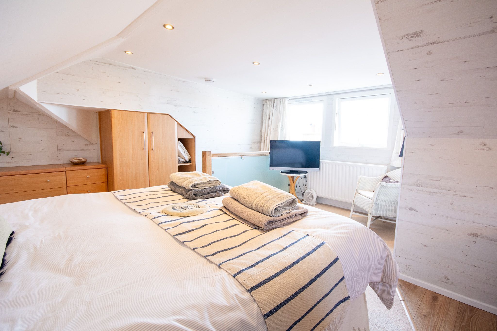 3 habitaciones, escritorio, wifi y ropa de cama 