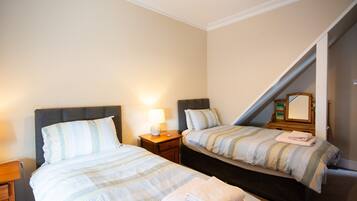 5 chambres, bureau, Wi-Fi, draps fournis