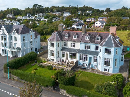 Pengolwg - sleeps 11 guests  in 5 bedrooms