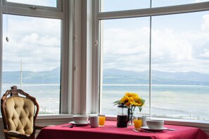 Dining - Llety - sleeps 2 guests  in 1 bedroom (Criccieth)