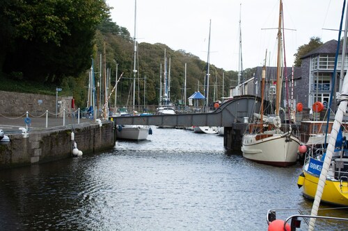 Marine Apartment - sleeps 4 guests  in 2 bedrooms