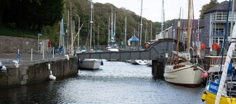 Marine Apartment - sleeps 4 guests  in 2 bedrooms