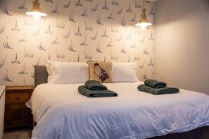 3 bedrooms, WiFi, bed sheets - Puffin Cottage - sleeps 6 guests  in 3 bedrooms (Beaumaris)