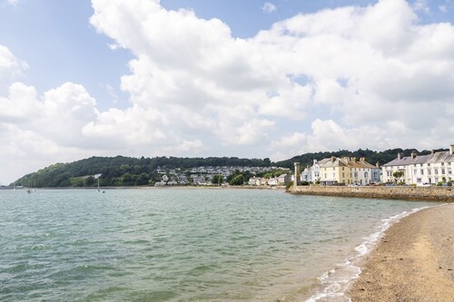 Puffin Cottage - sleeps 6 guests  in 3 bedrooms