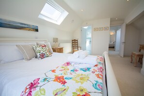 6 chambres, bureau, Wi-Fi, draps fournis