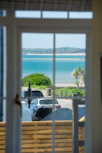 Ewyn Gwyn - sleeps 14 guests  in 6 bedrooms