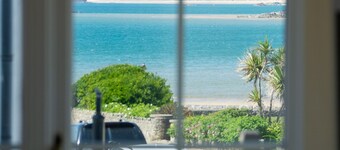 Ewyn Gwyn - sleeps 14 guests  in 6 bedrooms