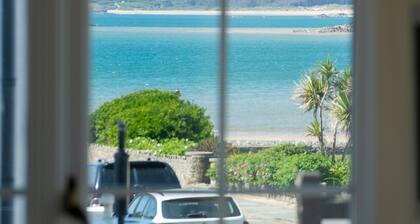 Ewyn Gwyn - sleeps 14 guests in 6 bedrooms