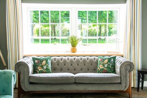 Fireplace - Coach House - sleeps 6 guests  in 3 bedrooms (Rhosneigr)