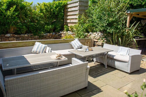 Goleufryn - sleeps 20 guests  in 7 bedrooms