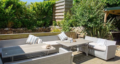 Goleufryn - sleeps 20 guests in 7 bedrooms