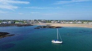 Beach - The Forge - sleeps 4 guests in 2 bedrooms (Rhosneigr)