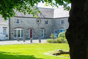 Exterior - The Forge - sleeps 4 guests in 2 bedrooms (Rhosneigr)