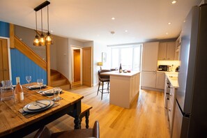 Microwave, toaster, dining tables - The Forge - sleeps 4 guests in 2 bedrooms (Rhosneigr)
