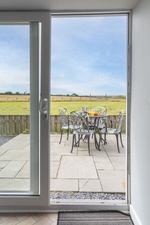 Dining - The Old Dairy - sleeps 4 guests in 2 bedrooms (Rhosneigr)