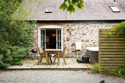 The Hayloft - sleeps 2 guests in 1 bedroom