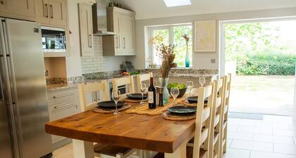 Birch Cottage - Sleeps 6 in 3 bedrooms