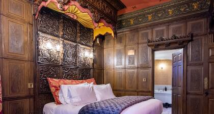 Salem The Blue Chapel - sleeps 6 guests in 3 bedrooms