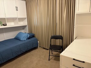 4 chambres, fer et planche à repasser, draps fournis