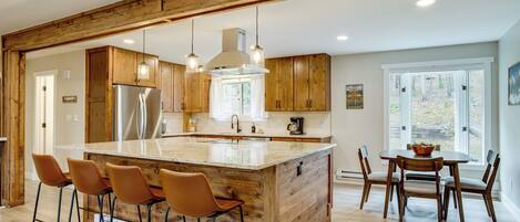 Fridge, microwave, stovetop, dishwasher