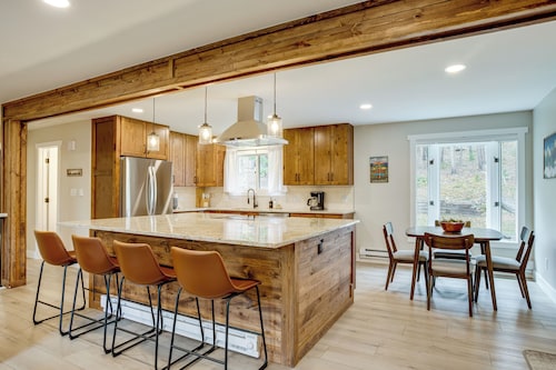 Hot Tub + Game Room: Peaceful Retreat in Evergreen