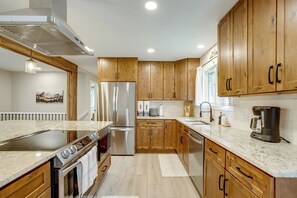 Refrigerador, microondas, parrilla de estufa y lavavajillas 