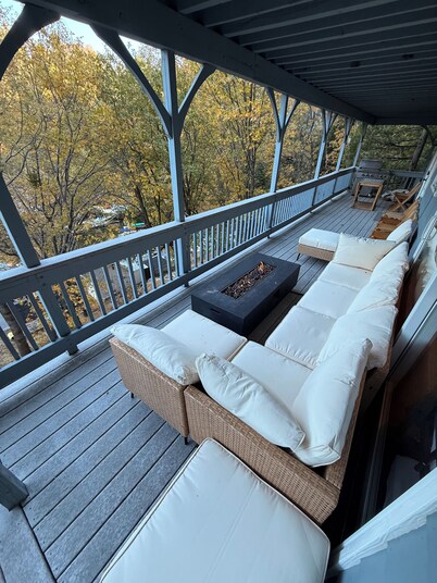 Waterfront Retreat with Private Dock and Spacious GameRoom. We Are Pet Friendly 