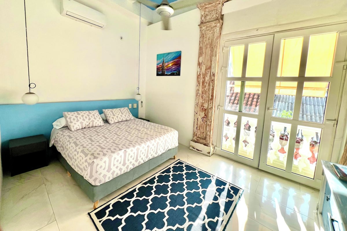 Habitación doble, balcón | Caja de seguridad en la habitación, wifi gratis y ropa de cama