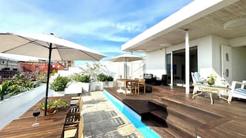 Suite, Balcony, City View | In-room safe, free WiFi, bed sheets